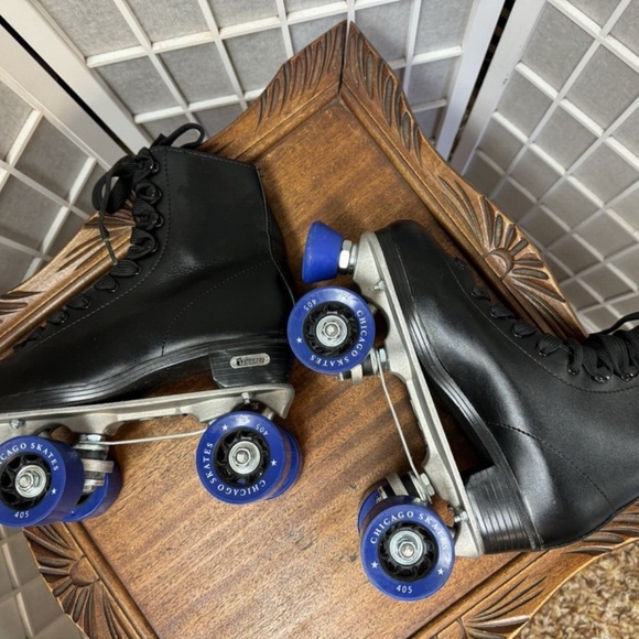 Chicago Skates, Unisex, Skate, Black, Sz 6, Laces,Blue wheels, Roller skates.! - Picture 5 of 12